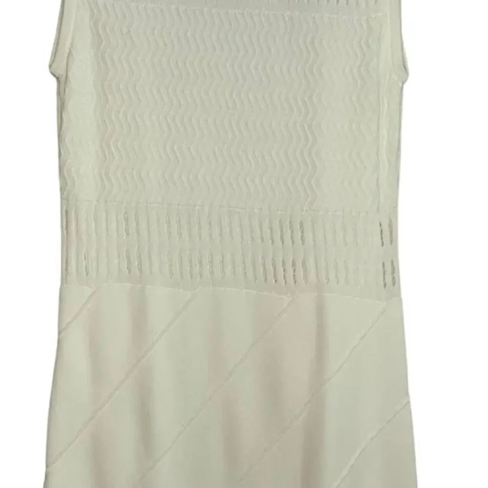 NWT Bebe White Bodycon Scalloped Neckline Mesh Ruffled Diagonal Bottom Dress XS - Picture 4 of 9
